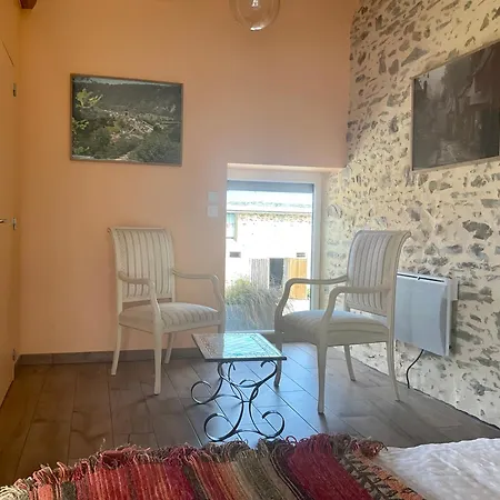 D'hotes Au Coeur De La Mayenne Bed & Breakfast 3*